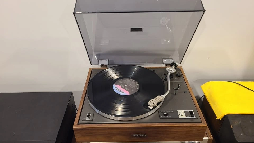 Pioneer PL-15D II Belt Drive Semi-Automatic Turntable - photo 2
