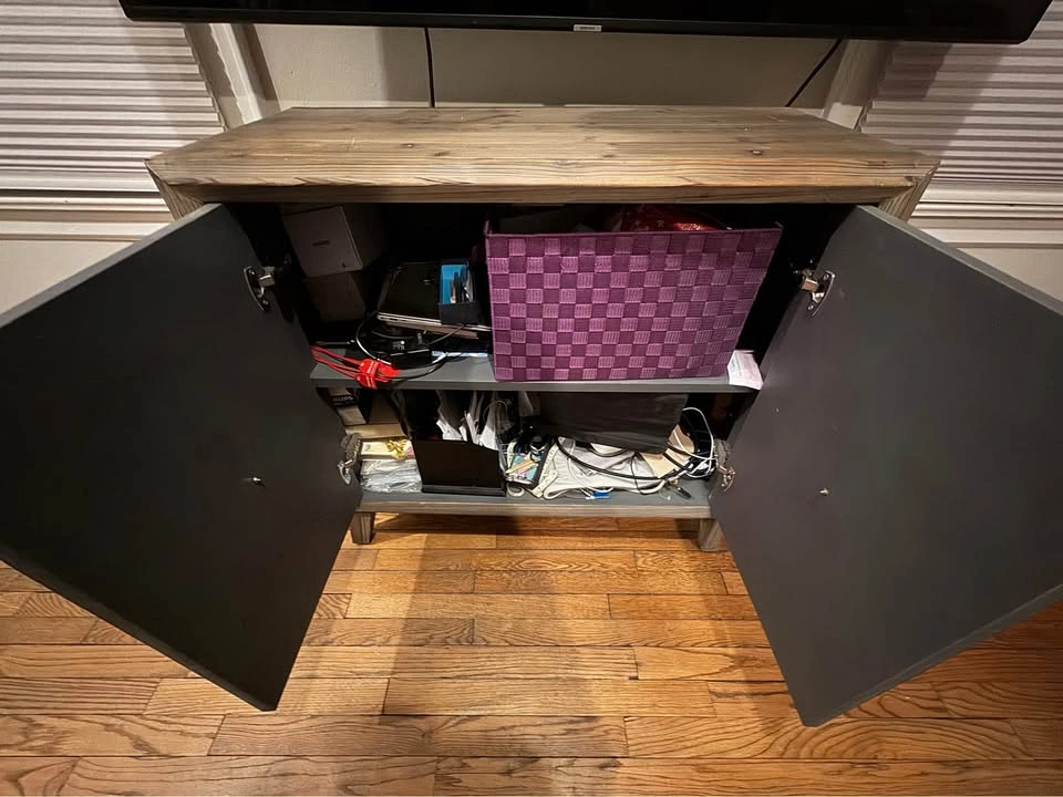 Modern Wood TV Stand / Media Console w/ Mirrored Doors - photo 5