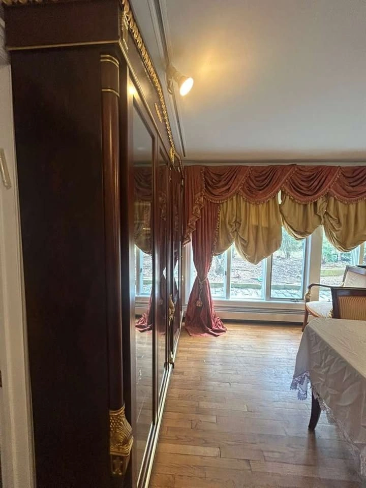 2 Colombo Italian Curio Display Cabinets - photo 2