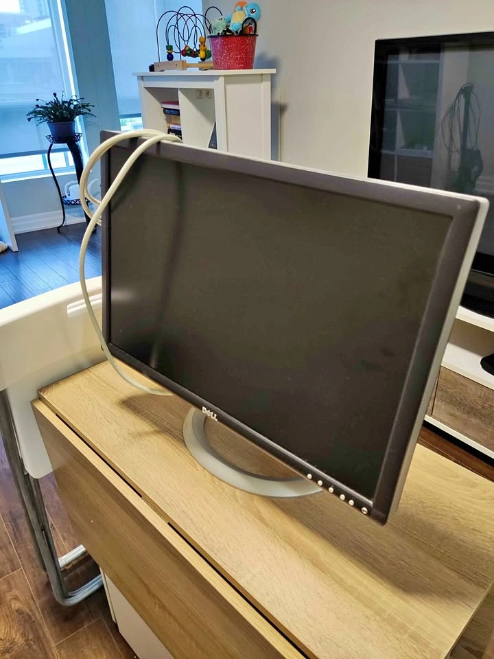 Dell UltraSharp 2405FPW 24" LCD Monitor