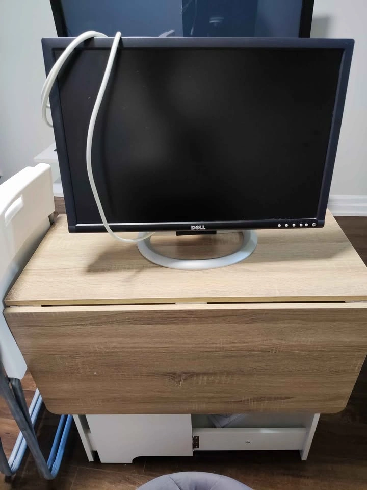 Dell UltraSharp 2405FPW 24" LCD Monitor - photo 2