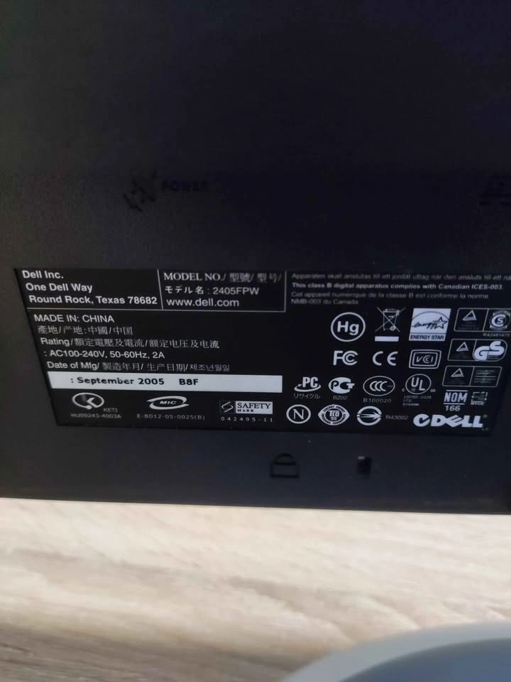 Dell UltraSharp 2405FPW 24" LCD Monitor - photo 3