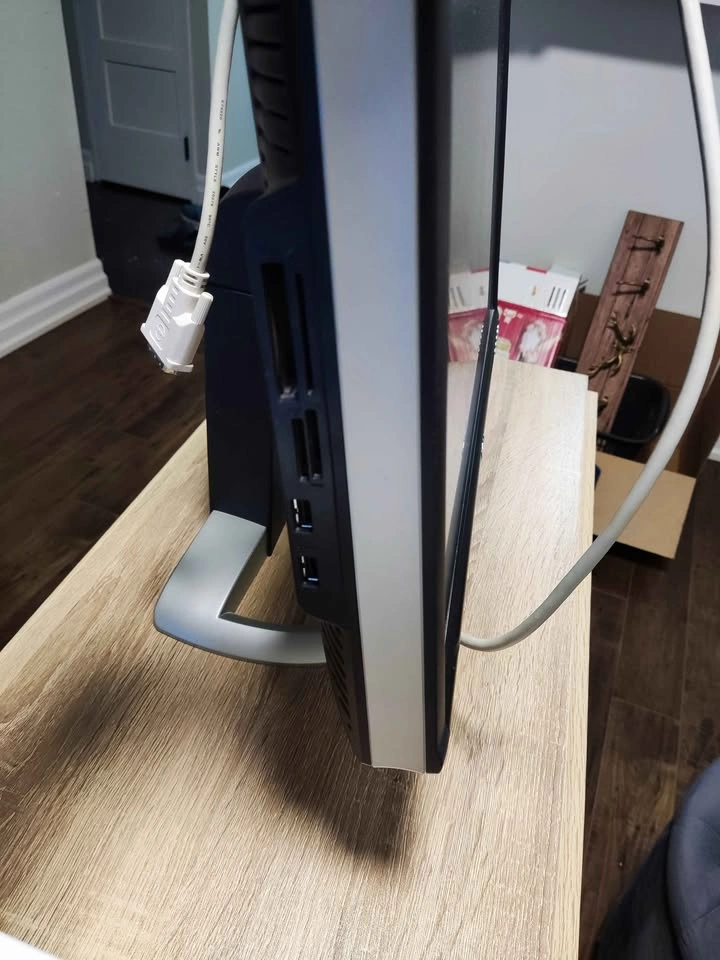 Dell UltraSharp 2405FPW 24" LCD Monitor - photo 4