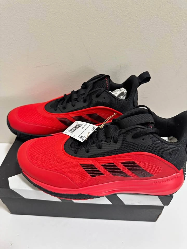 Men Adidas Shoes. Size 10 US. Firm price. Read details below👇