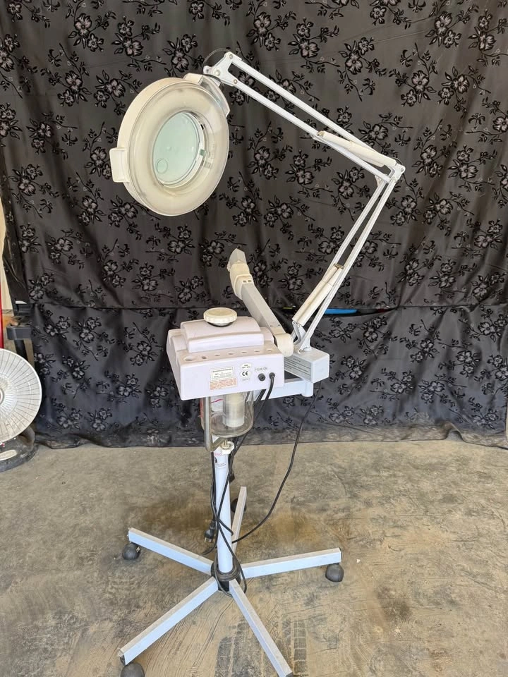 Facial Steamer / Magnifying Lamp Combo – Spa/Esthetic Equipment - photo 2