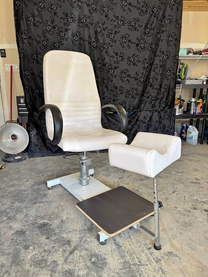 Salon Pedicure Chair with Foot Rest - Adjustable Height