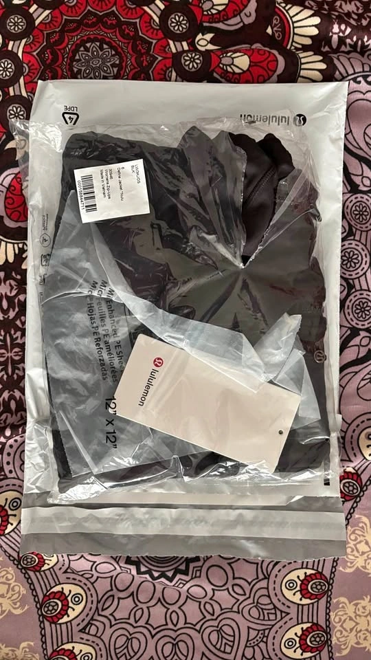 Black Lululemon Nulu Define Jacket - Size 6