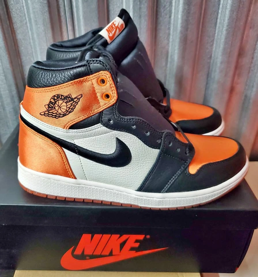 Women Air Jordan 1 Retro High OG 'Satin Shattered Backboard' siz