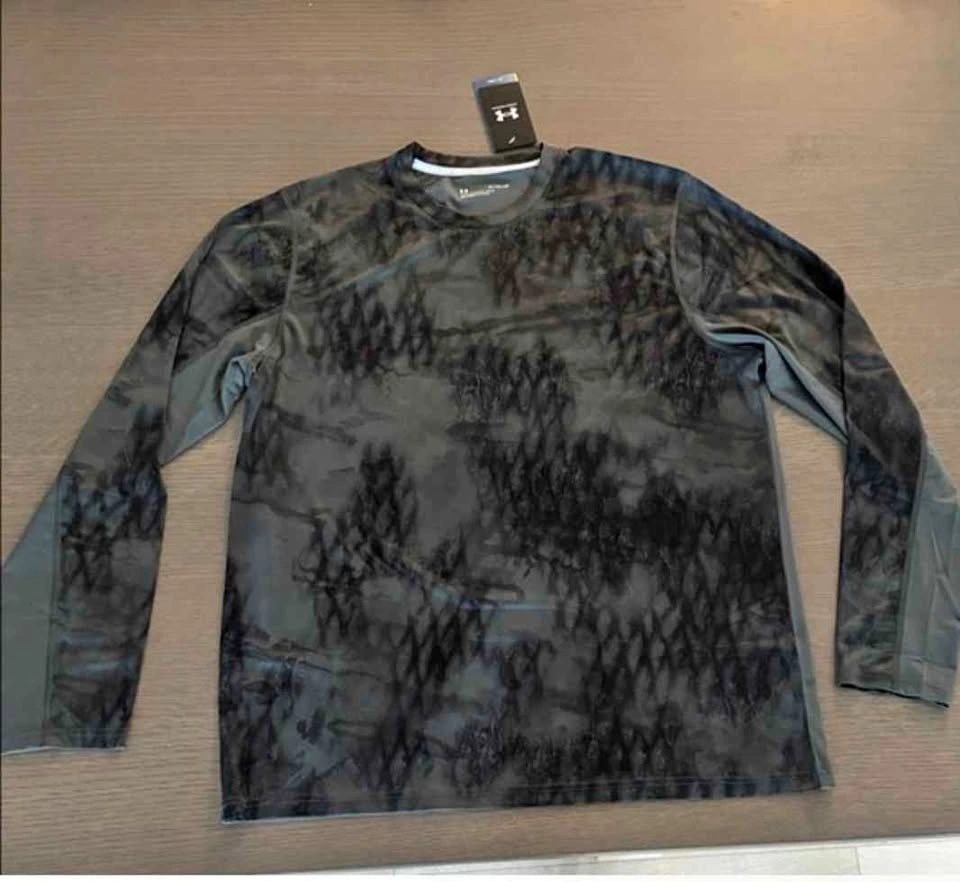Under Armour Men's X-Large Loose Fit Long Sleeve Shirt