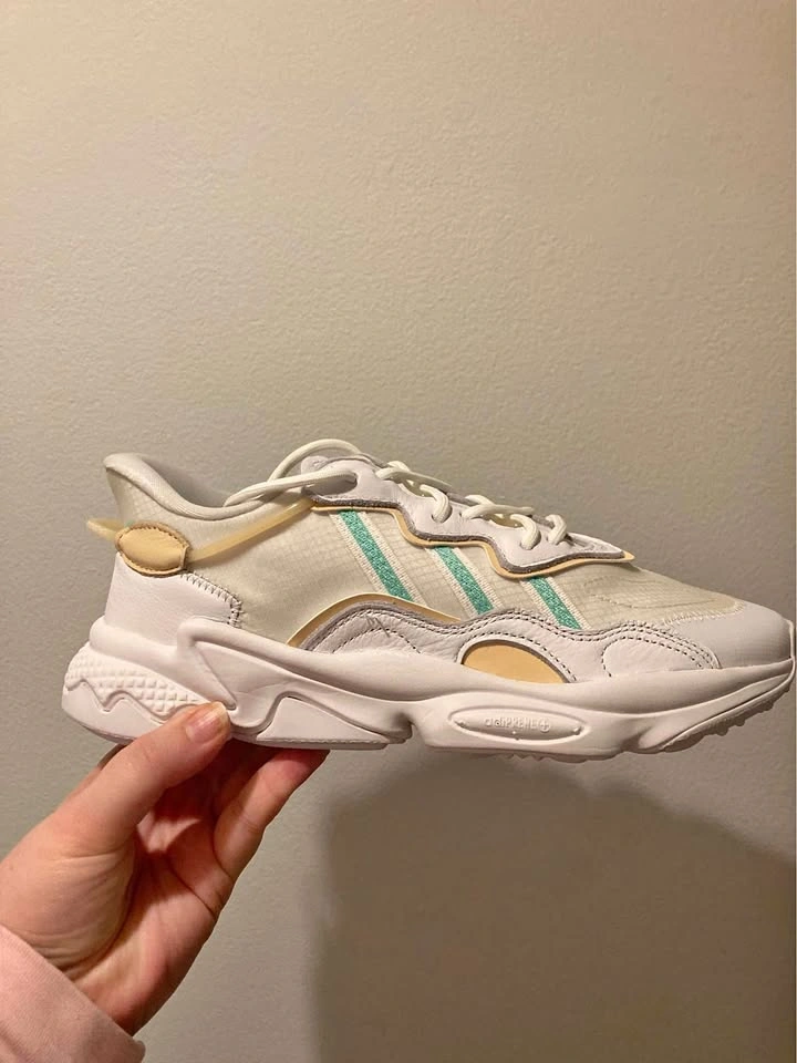 Adidas Ozweego Womens 7.5