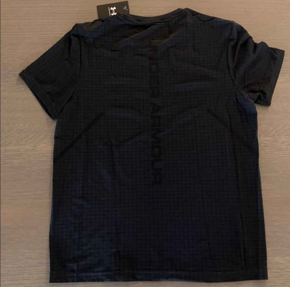 Under Armour Men's Large Fitted Black Short Sleeve TEE. BNWT. - photo 2