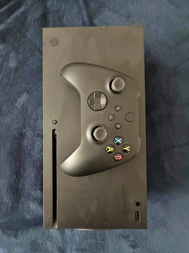 Xbox Series X + Black Controller – Lightly Used