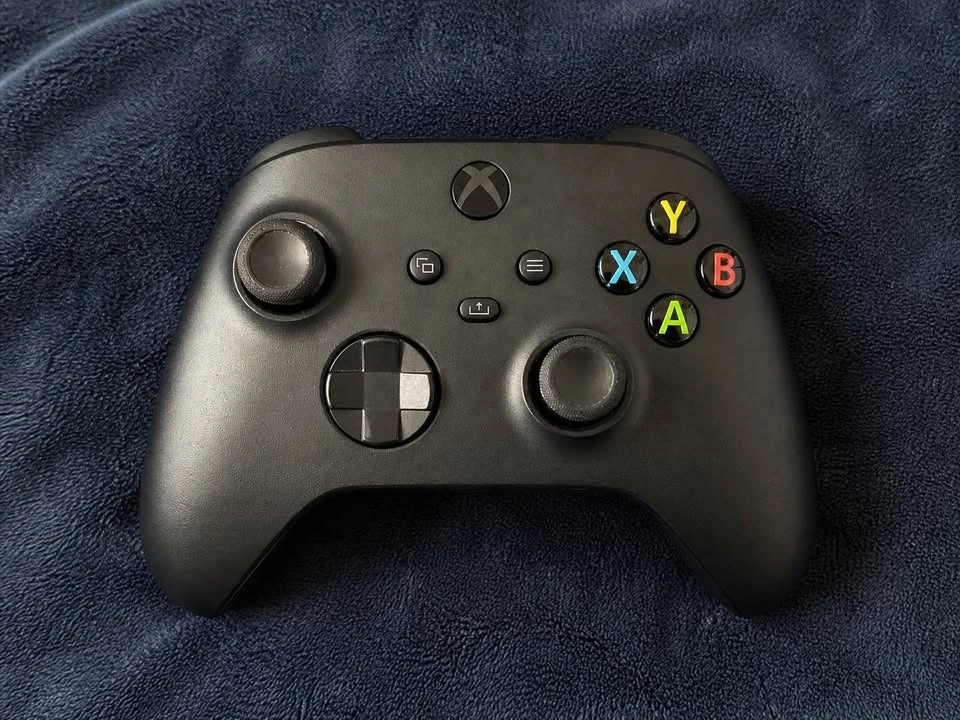 Xbox Series X + Black Controller – Lightly Used - photo 4
