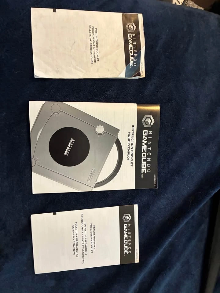 Nintendo GameCube Bundle + 2 Controllers + Manuals - photo 3