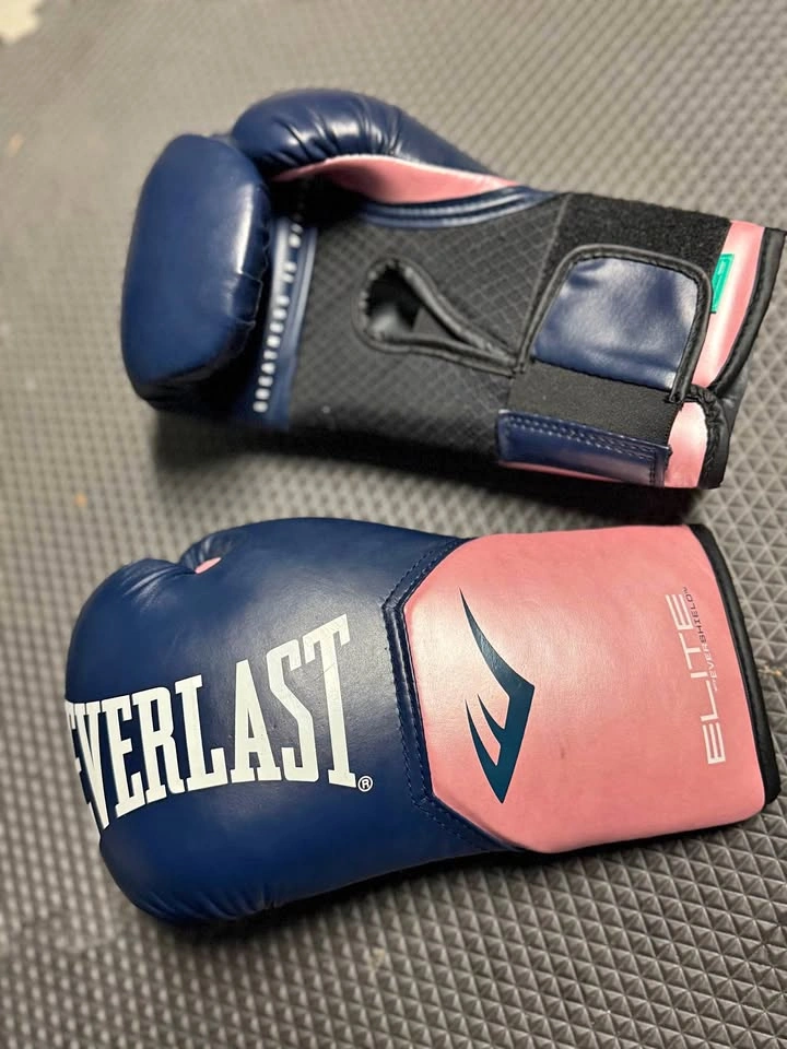 Boxing Gloves – 12 oz (M)