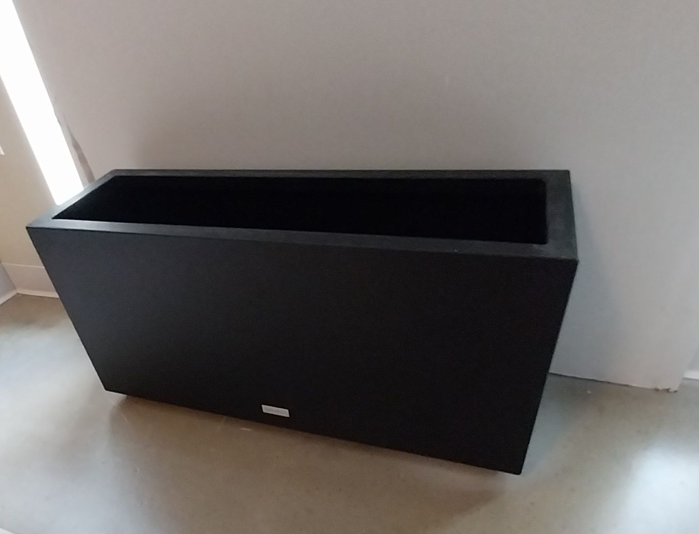 VERADEK Matte Black Planter 32” – Modern Metal - photo 4
