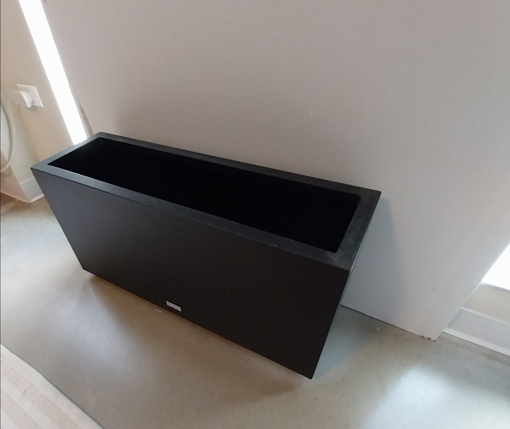 VERADEK Matte Black Planter 32” – Modern Metal - photo 5