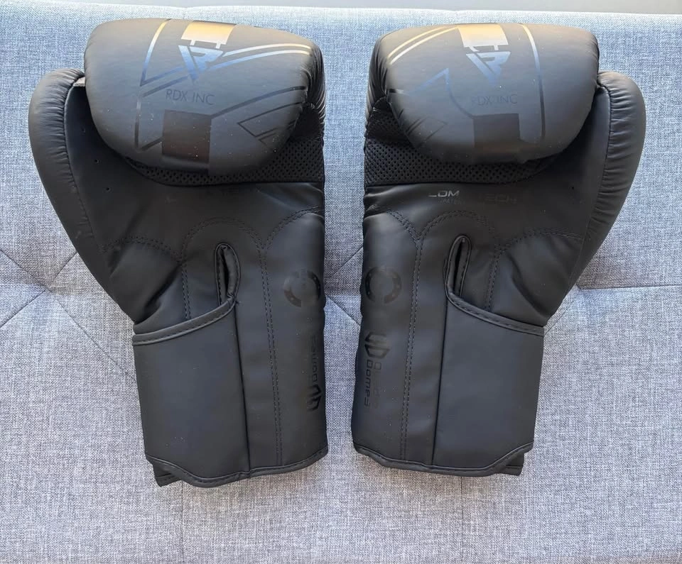 RDX Boxing Gloves + Everlast Handwraps Set - photo 2