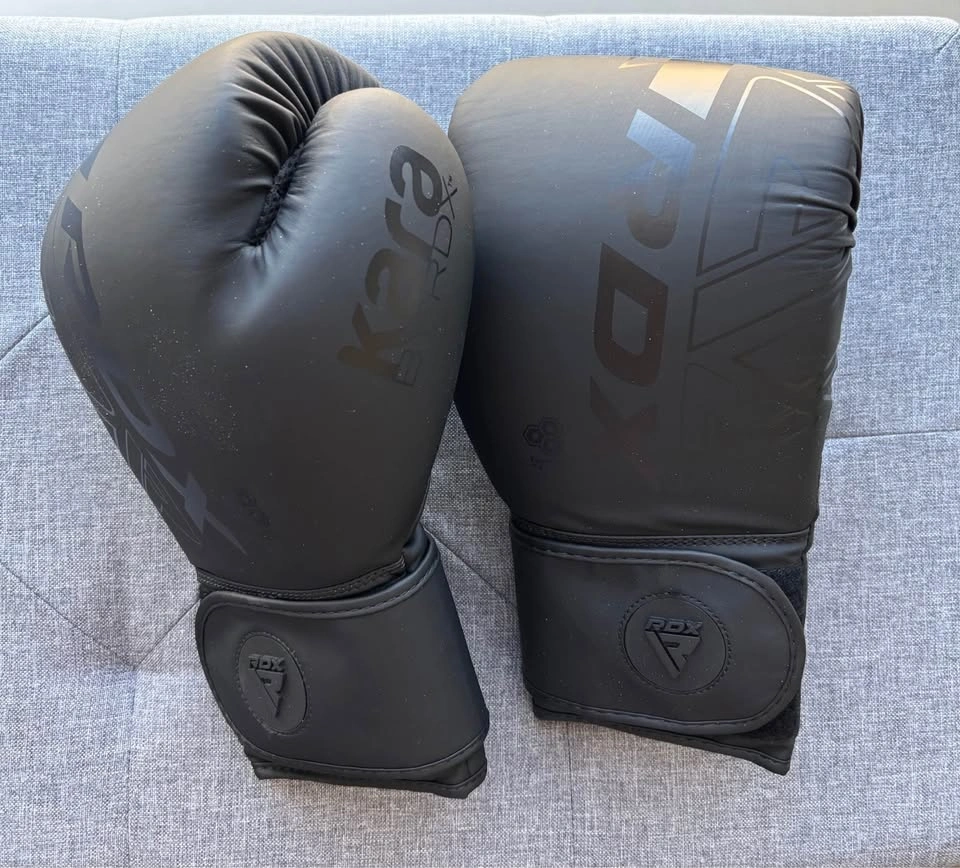 RDX Boxing Gloves + Everlast Handwraps Set - photo 5