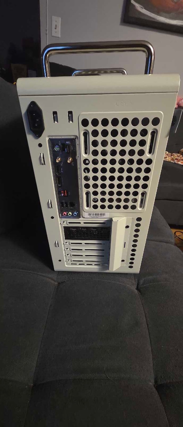 Gaming PC: i9-13900K, 32GB DDR4, RTX 3070, 2x2TB SSD