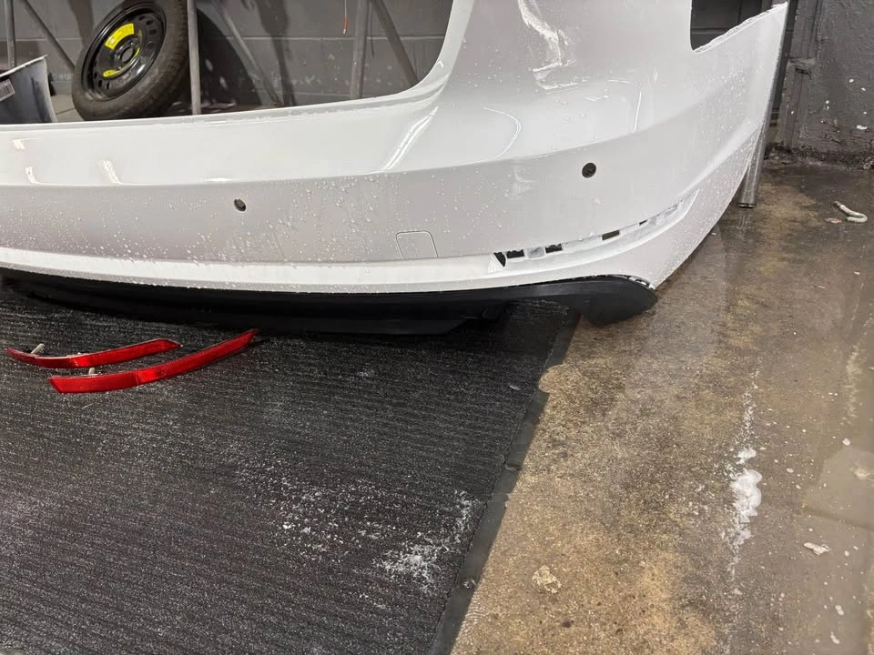 Audi A4 Rear Bumper - photo 4