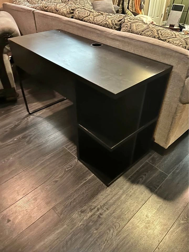 Desk with shelves