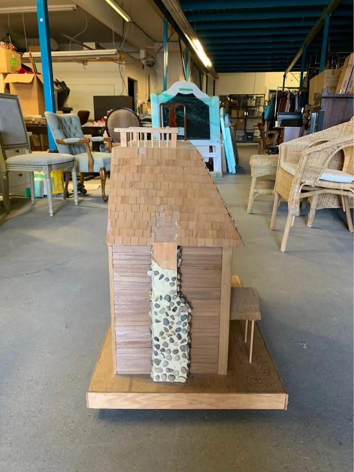 Custom Made Wood Dollhouse w/ Wheels - photo 4