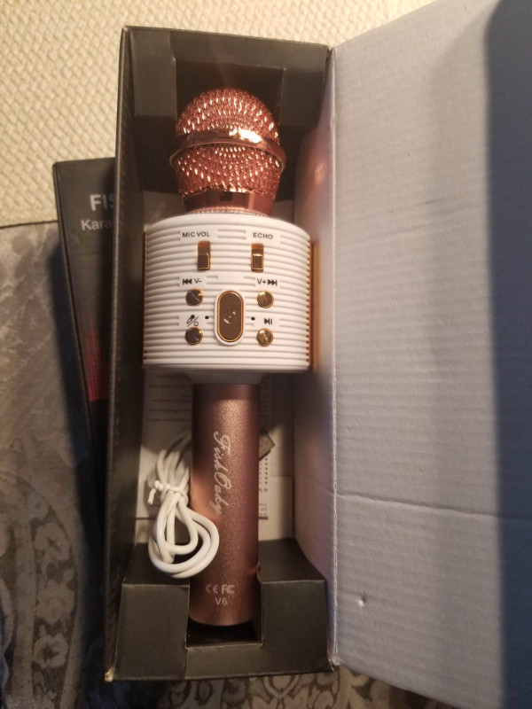 Wireless Karaoke Microphone - photo 2