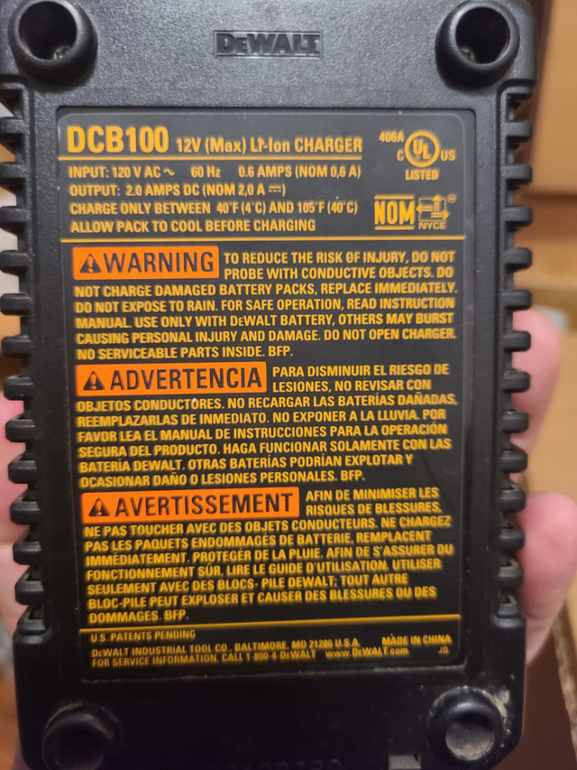 DeWalt Battery Charger - photo 2