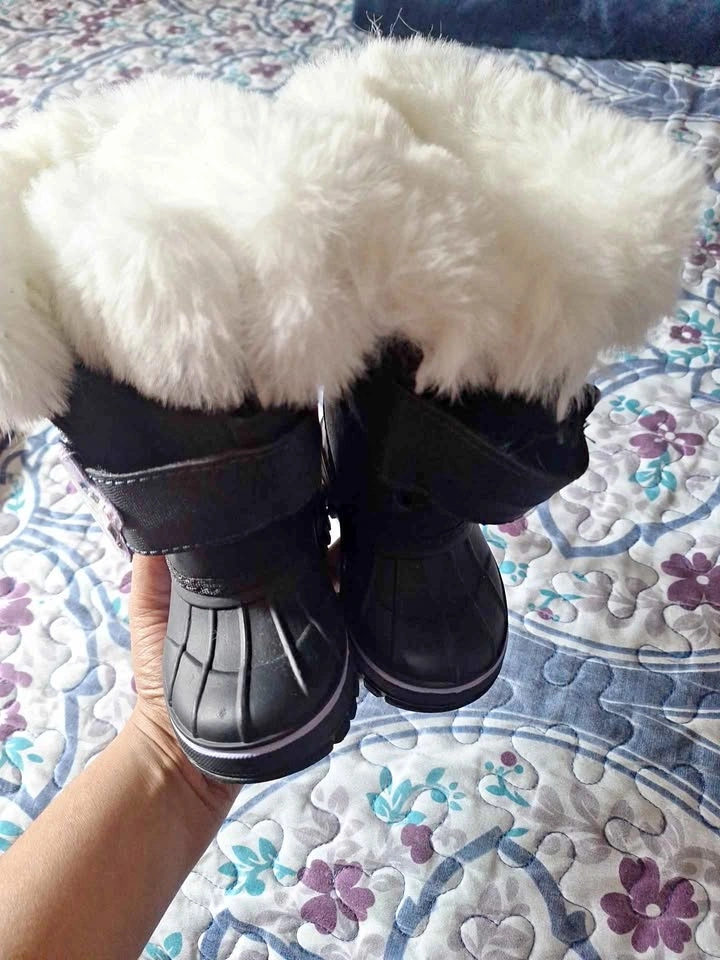 Winter boots for baby girl - size 9