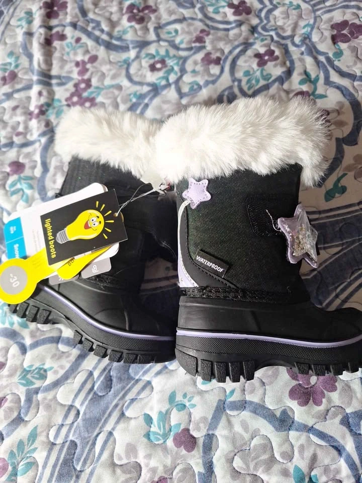 Winter boots for baby girl - size 9 - photo 2