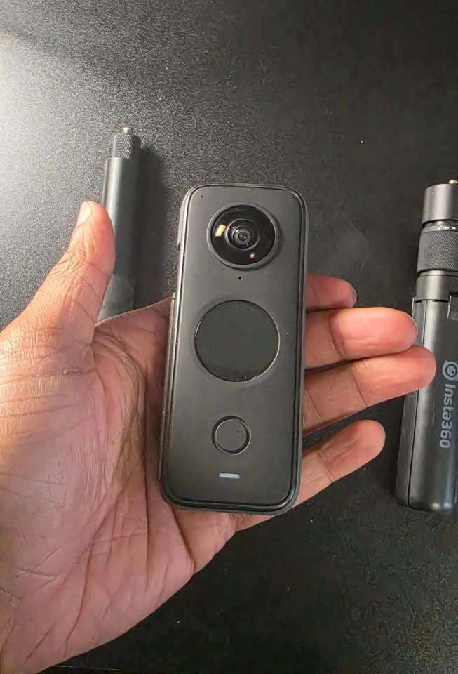 Insta360 ONE X2 Camera + Invisible Selfie Stick + Grip - photo 2