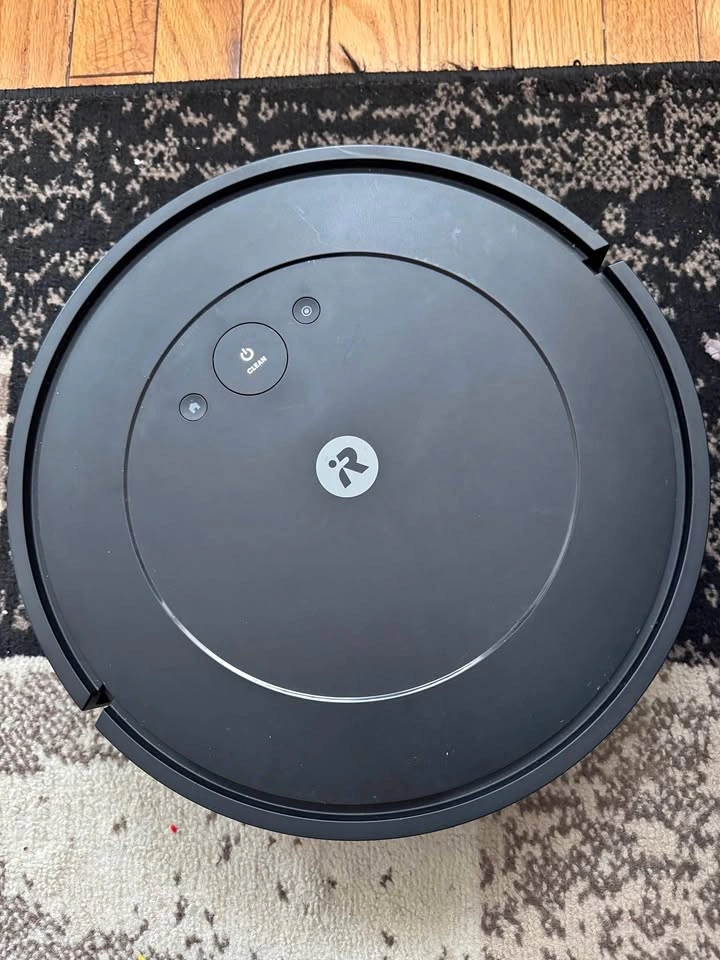 iRobot Roomba vaccum and mop– Lightly Used