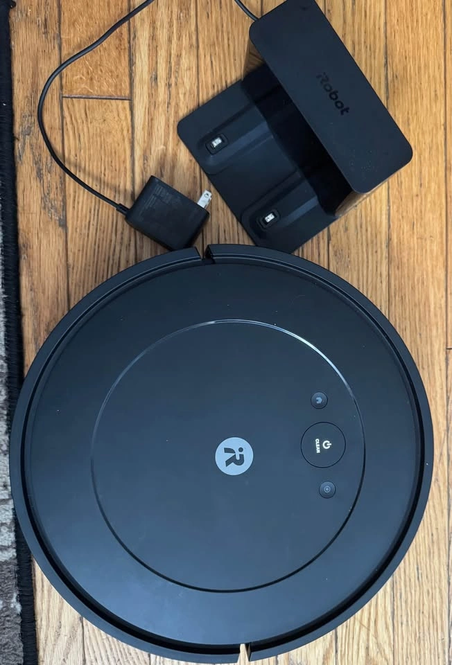 iRobot Roomba vaccum and mop– Lightly Used - photo 2