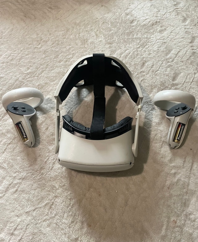 Oculus Meta Quest 2 Good Condition