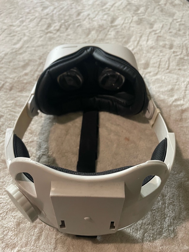 Oculus Meta Quest 2 Good Condition - photo 2