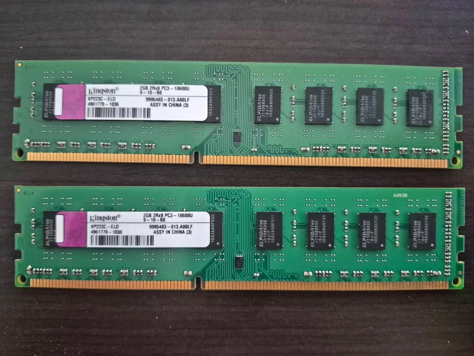2x Kingston 2Gb 2Rx8 PC3 - 10600U RAM