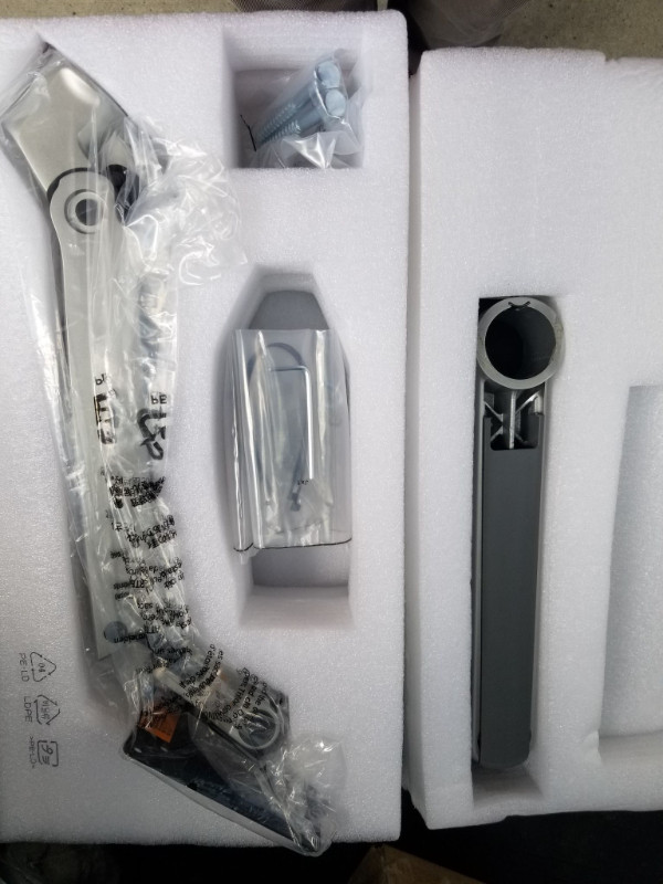 TV/ Computer Monitor Wall Mount
