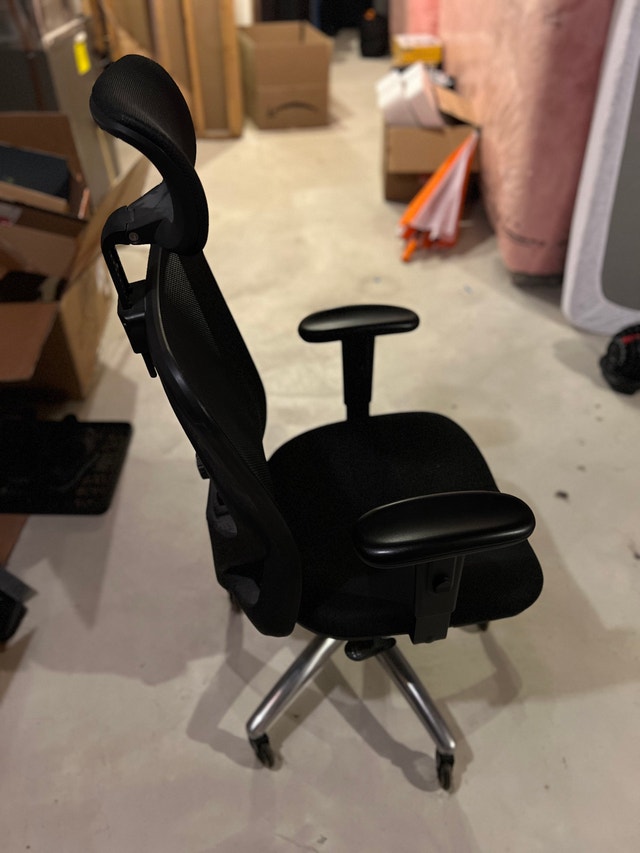 Duramont Ergonomic Mesh Office Chair with Rollerblade Wheels & 4 - photo 2