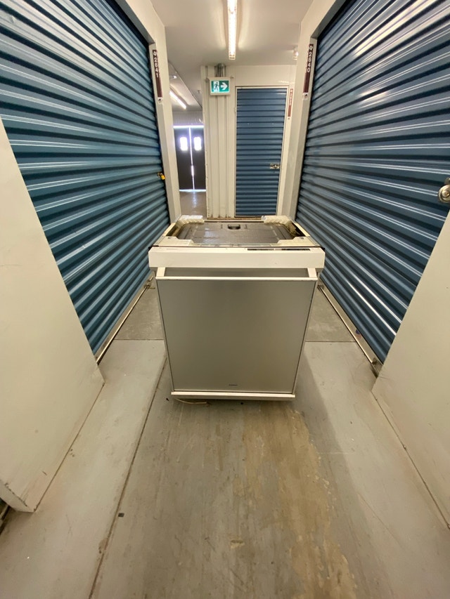 STAINLESS STEEL DISHWASHER