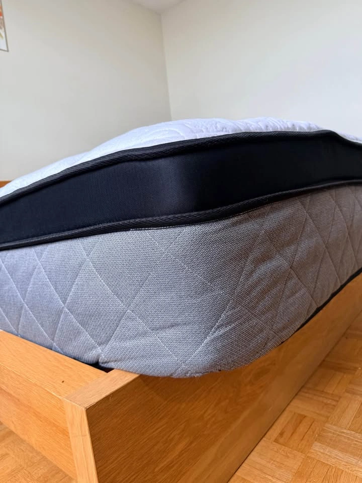 Queen Size Sealy Posturepedic Proback Mattress - photo 2