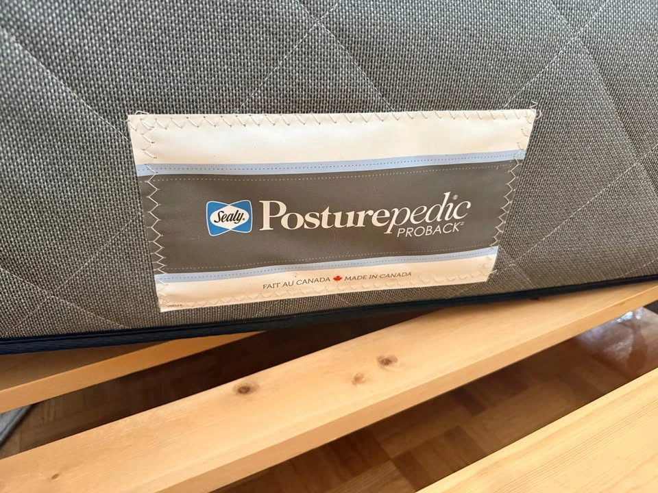 Queen Size Sealy Posturepedic Proback Mattress - photo 3
