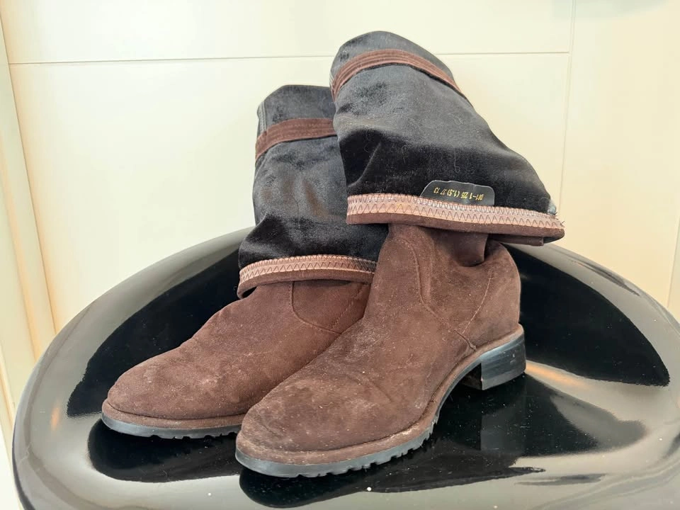 Brown Suede Black Velvet Boots - photo 3