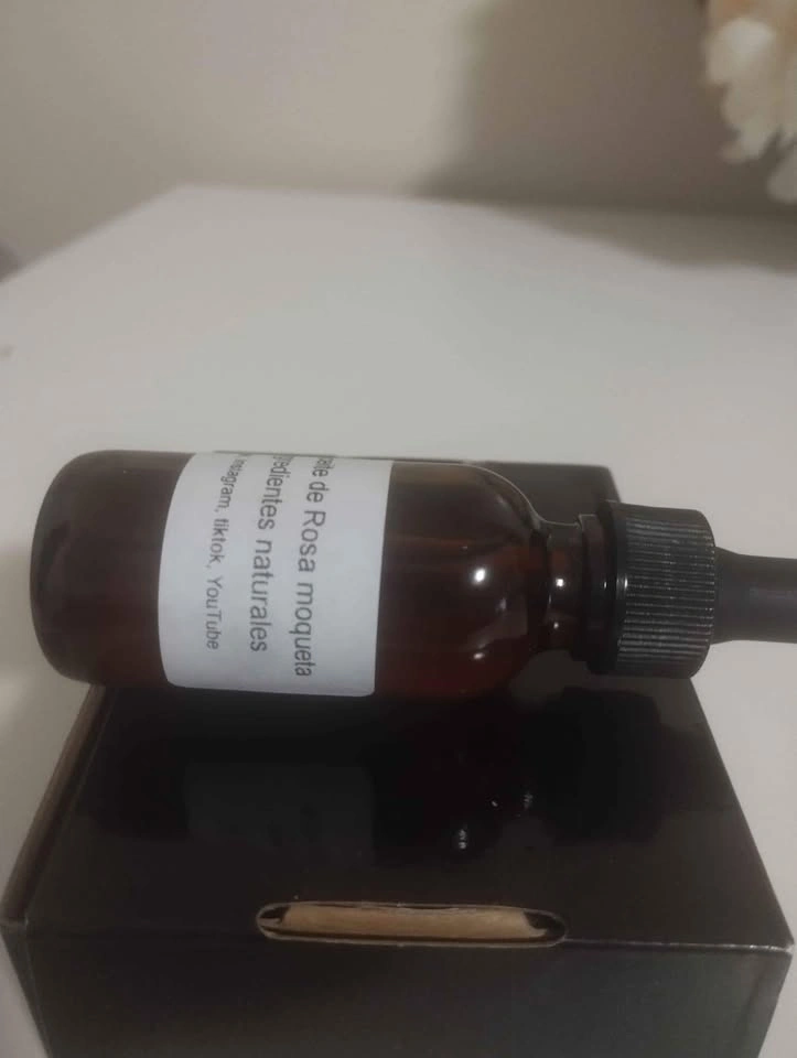 Pure Rosehip and Almond Oil - photo 2