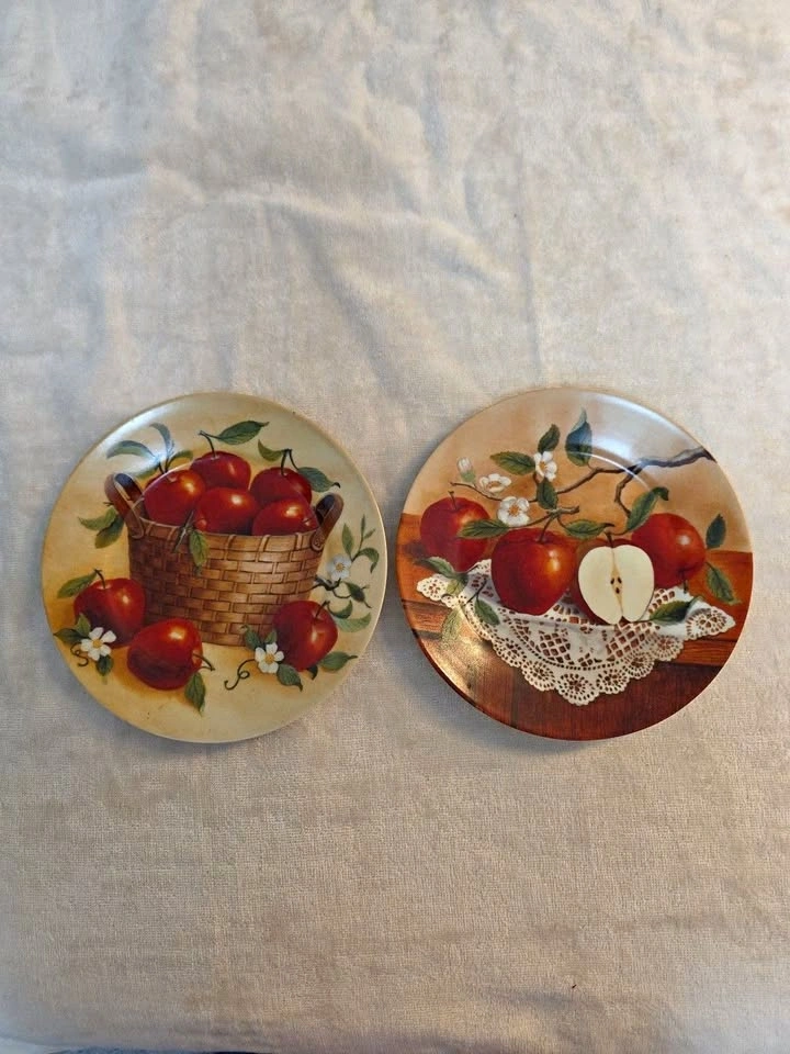 Vintage Farm Country Red Apples Decorative Plates (2) 8"