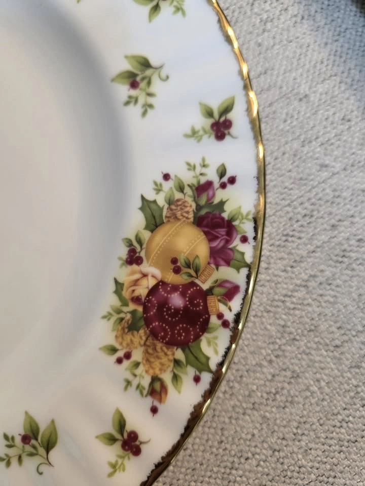 Royal Albert Old Country Roses Dinner Plate (10 1/4") - photo 3