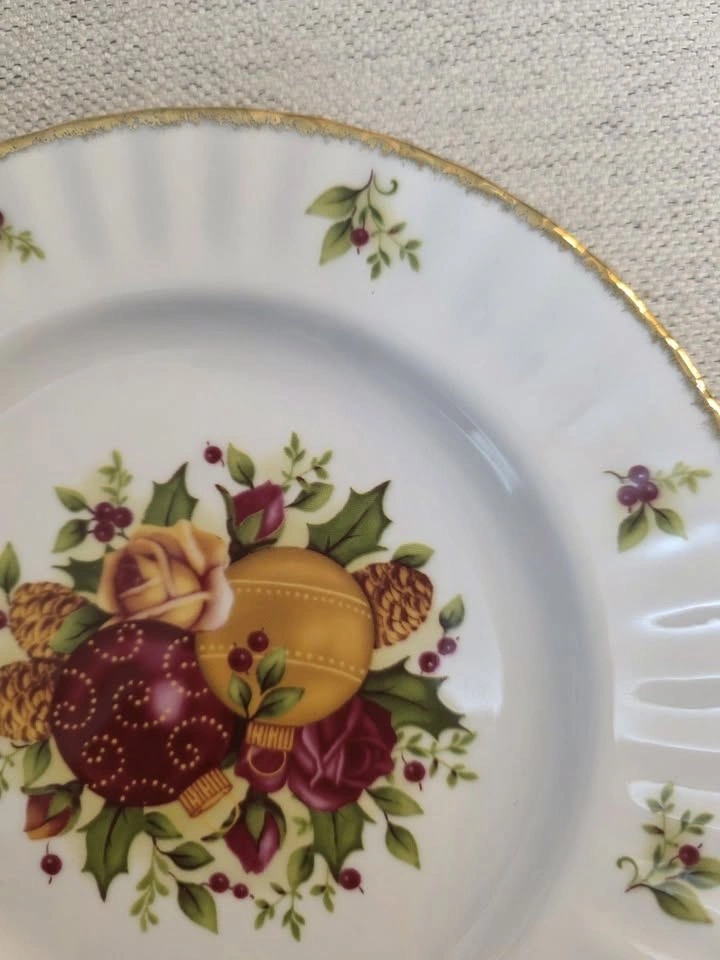 Royal Albert Old Country Roses 8" Dinner Plates (Set of 4) - photo 3