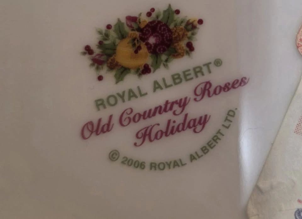 Royal Albert Old Country Roses 8" Dinner Plates (Set of 4) - photo 4