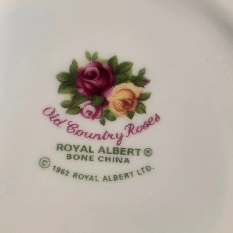 Royal Albert Old Country Roses Victorian Heart Trinket Box - photo 3
