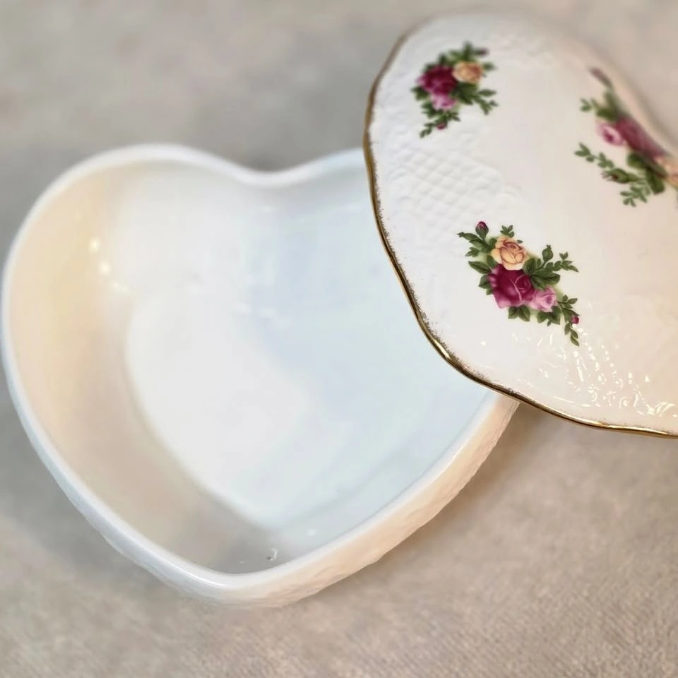 Royal Albert Old Country Roses Victorian Heart Trinket Box - photo 4